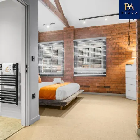 Pluxa Terracotta 2 Bedroom With Car Park Birmingham